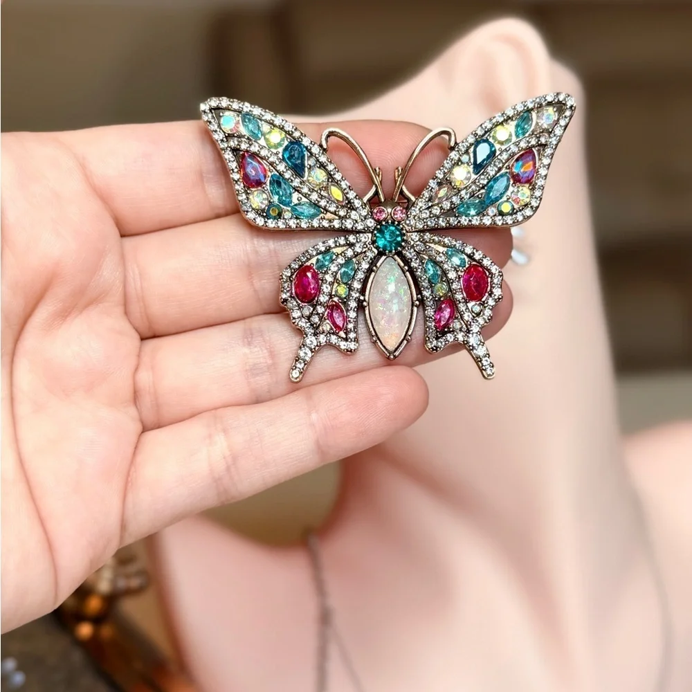 ⚜️ Vibrant Jewel-Toned Butterfly Brooch